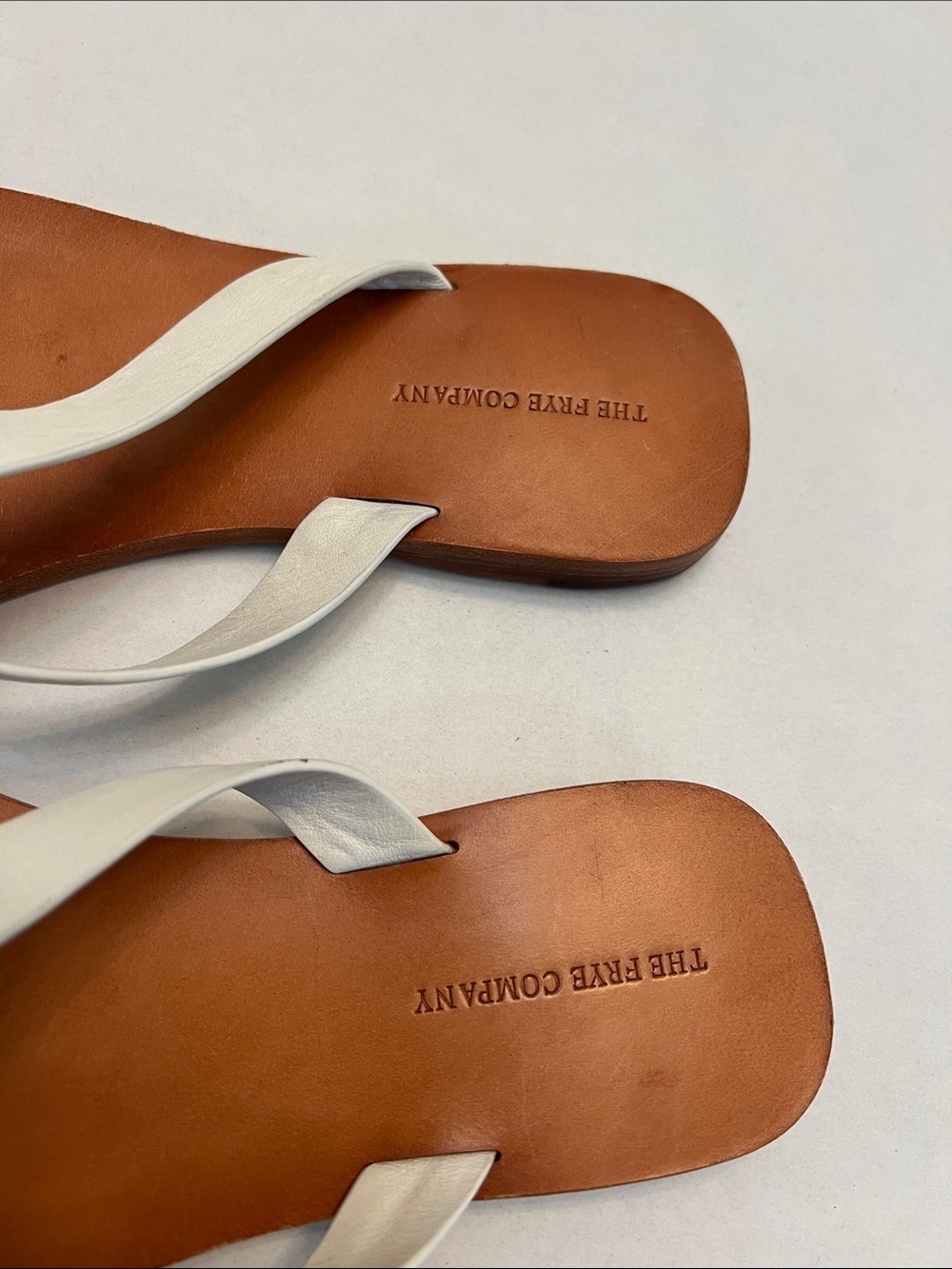 FRYE PERRY KNOT THONG WHITE LEATHER SANDALS SIZE 7 - Picture 5 of 9
